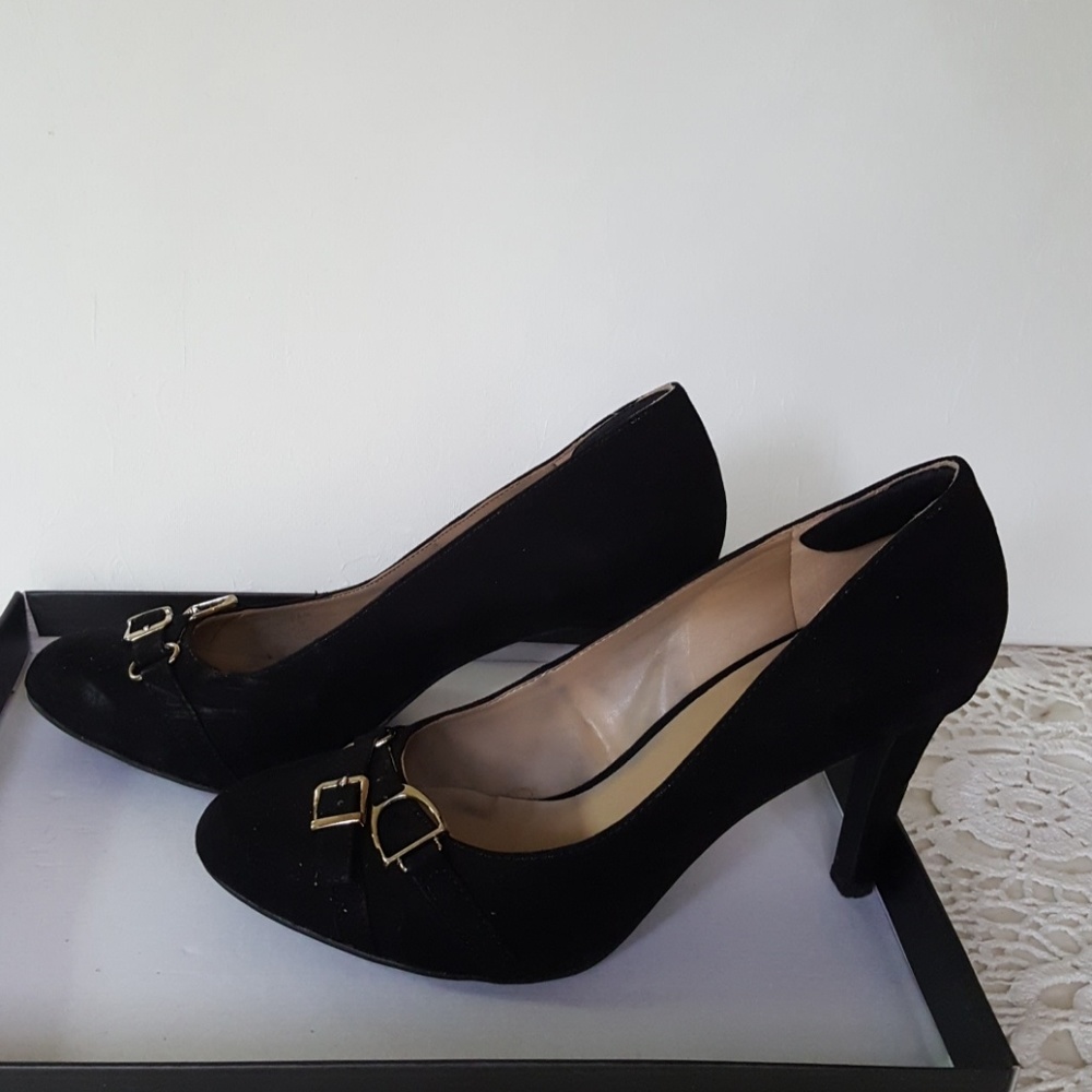 Adelia Black pumps JustFab heels with gold buckles